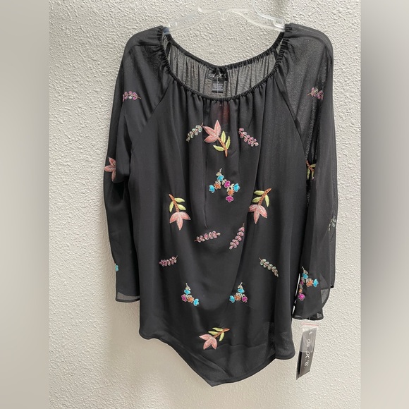 A.K.C. Tops - 3/$27 A.K.C. Blouse - Size 1X - Black w/Floral